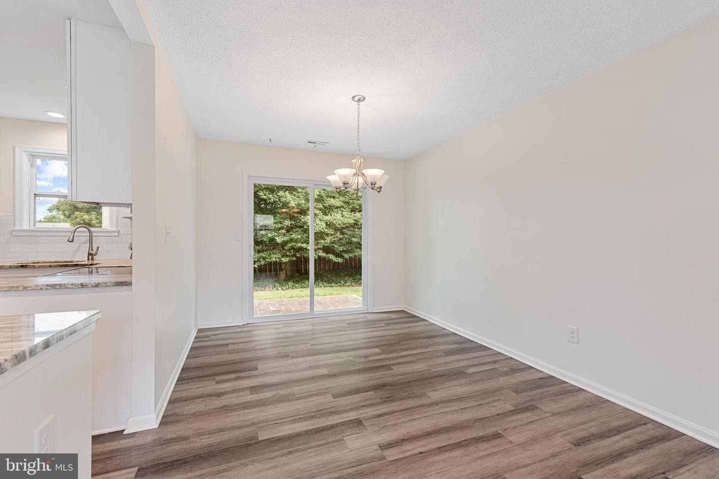 954 Seahorse Court photo 3