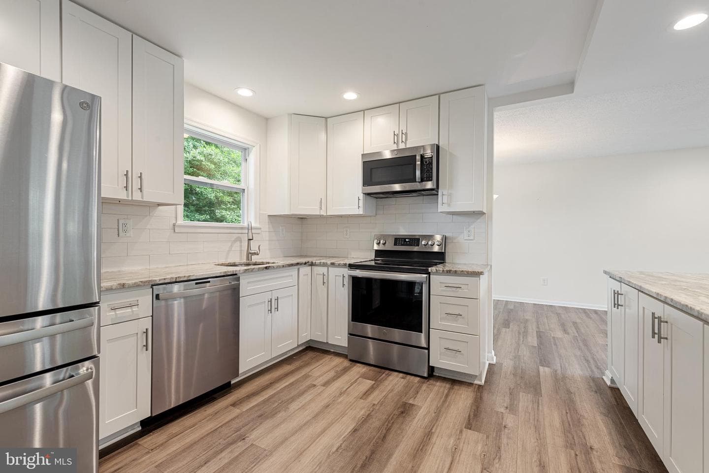 954 Seahorse Court photo 4