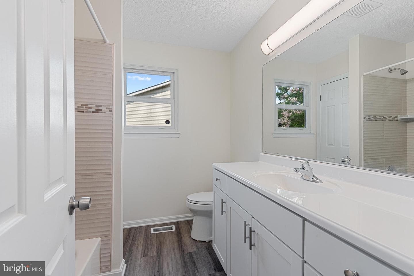 954 Seahorse Court photo 9
