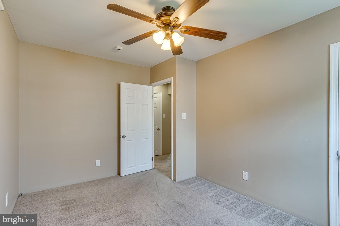 553 Munroe Circle photo 14