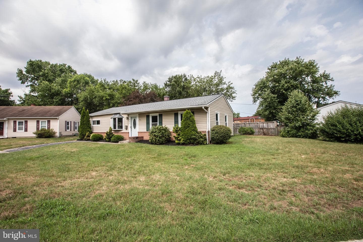 902 Sunny Brook Court photo 2