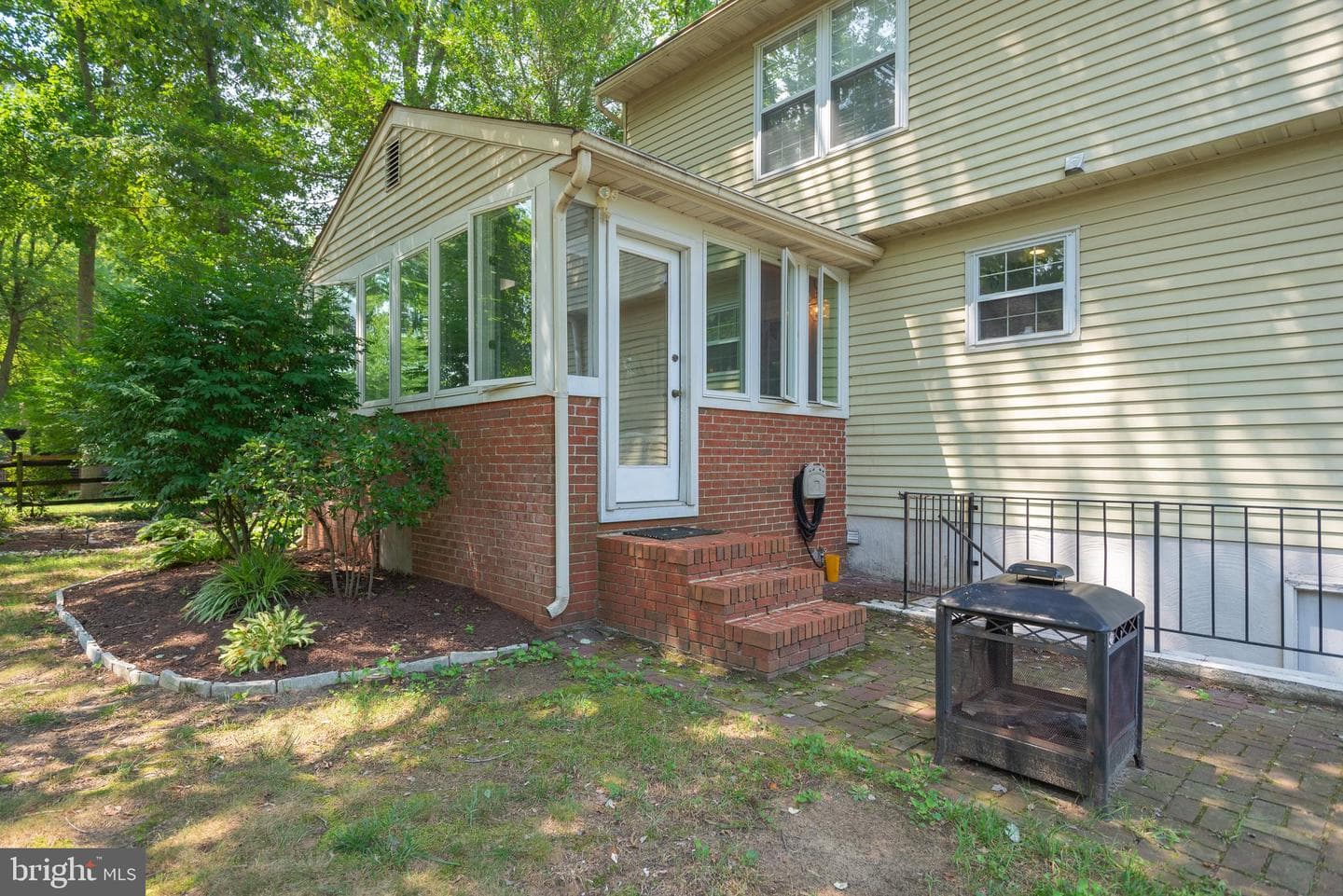 785 Blenheim Court photo 32