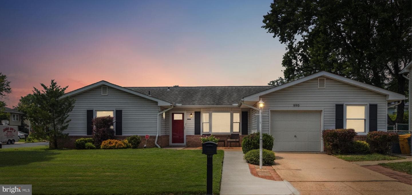 990 Sunny Court photo 2