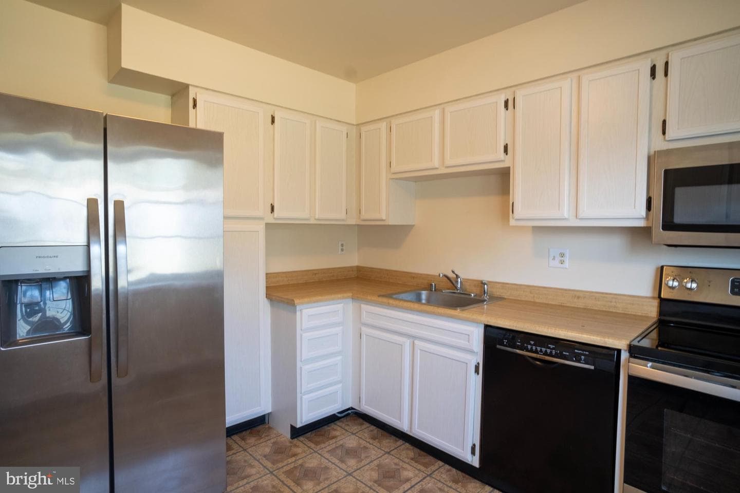 8234 Roanoke Court photo 4