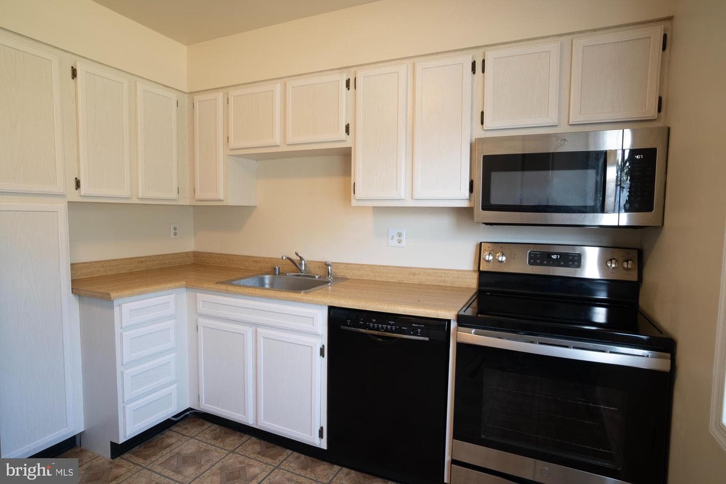 8234 Roanoke Court photo 5