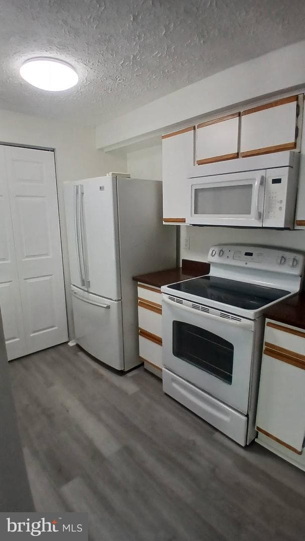 8040 Abbey Court #k photo 3