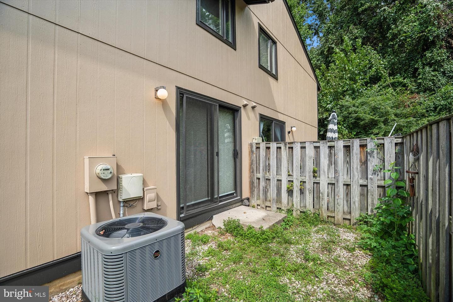 418 West Court photo 4