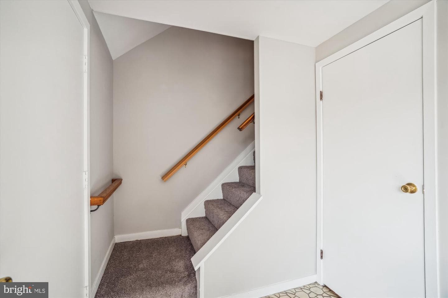 418 West Court photo 7