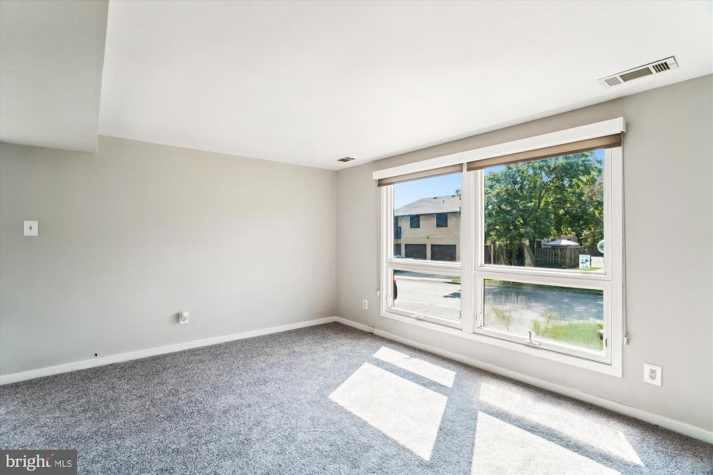 418 West Court photo 9