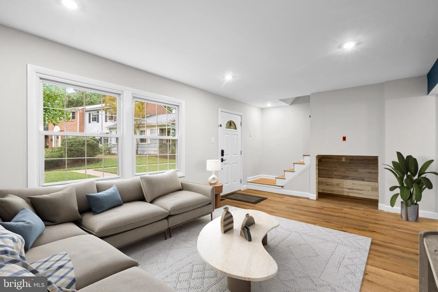1736 Waldorf Court photo 4