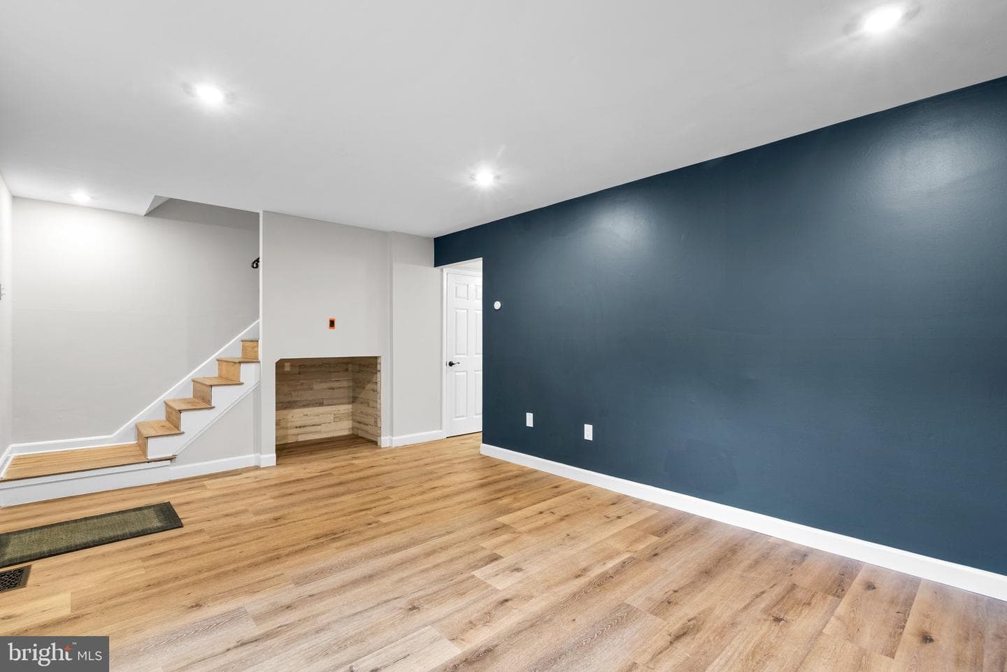 1736 Waldorf Court photo 6