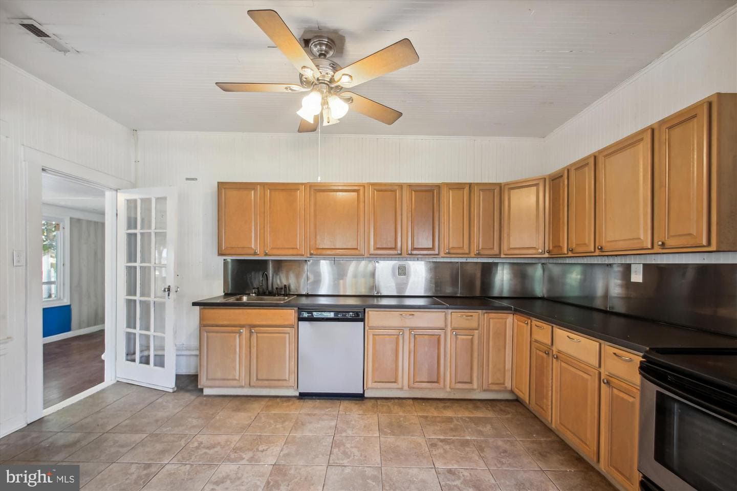 611 Clark Avenue photo 21