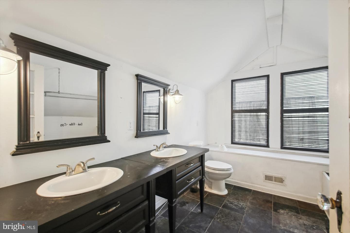 611 Clark Avenue photo 27
