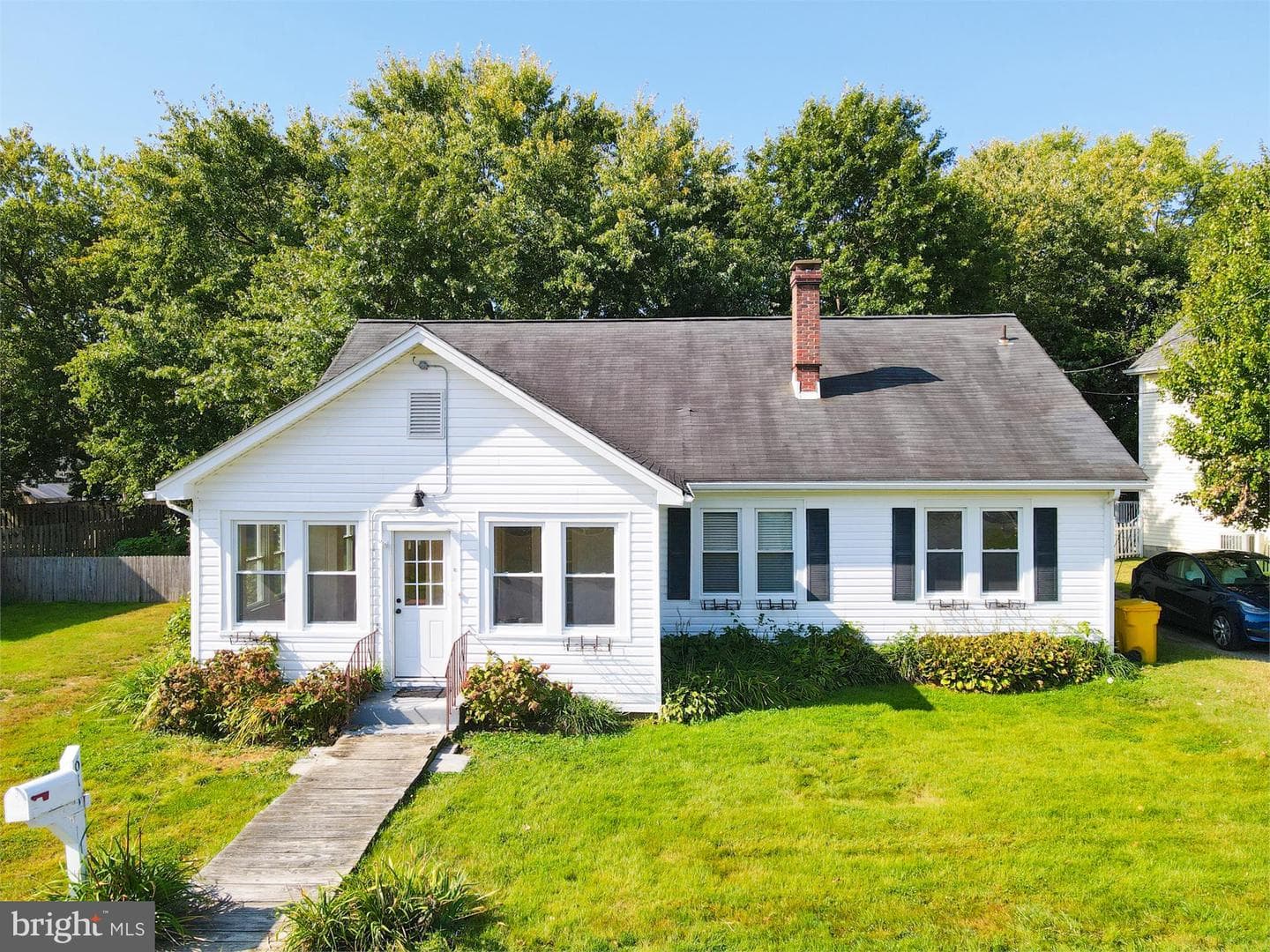 611 Clark Avenue photo 4