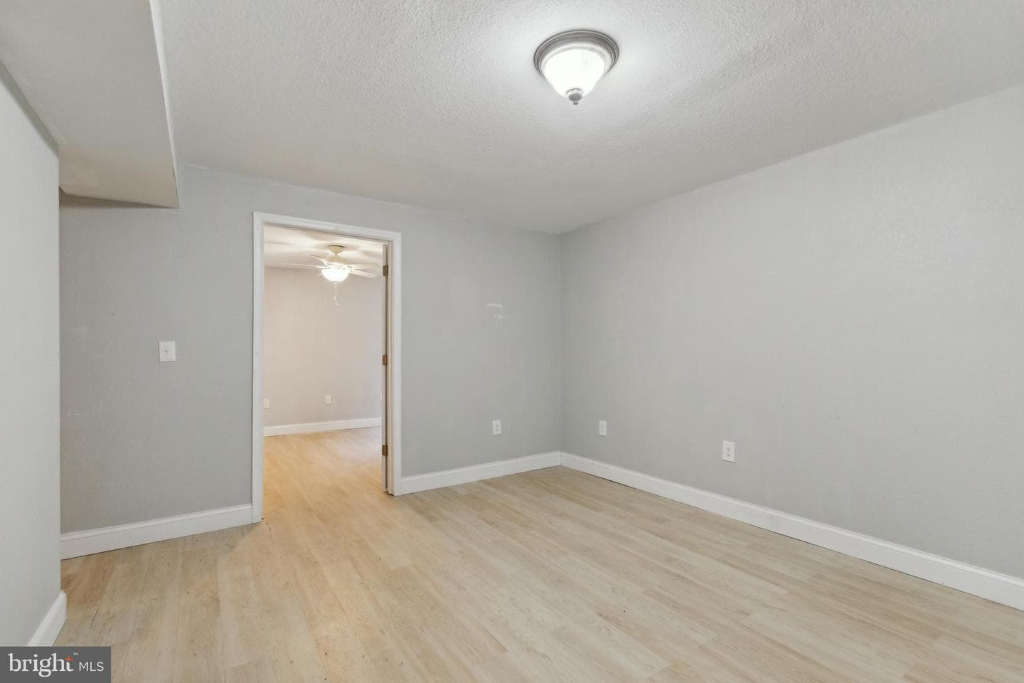 907 Boundary Avenue photo 22