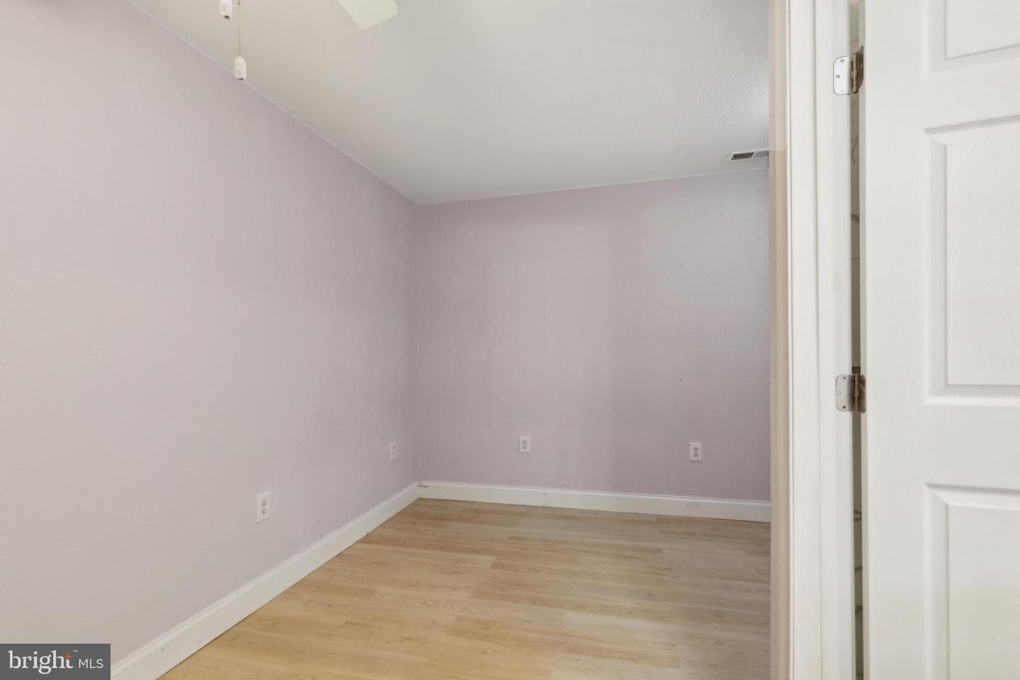 907 Boundary Avenue photo 29