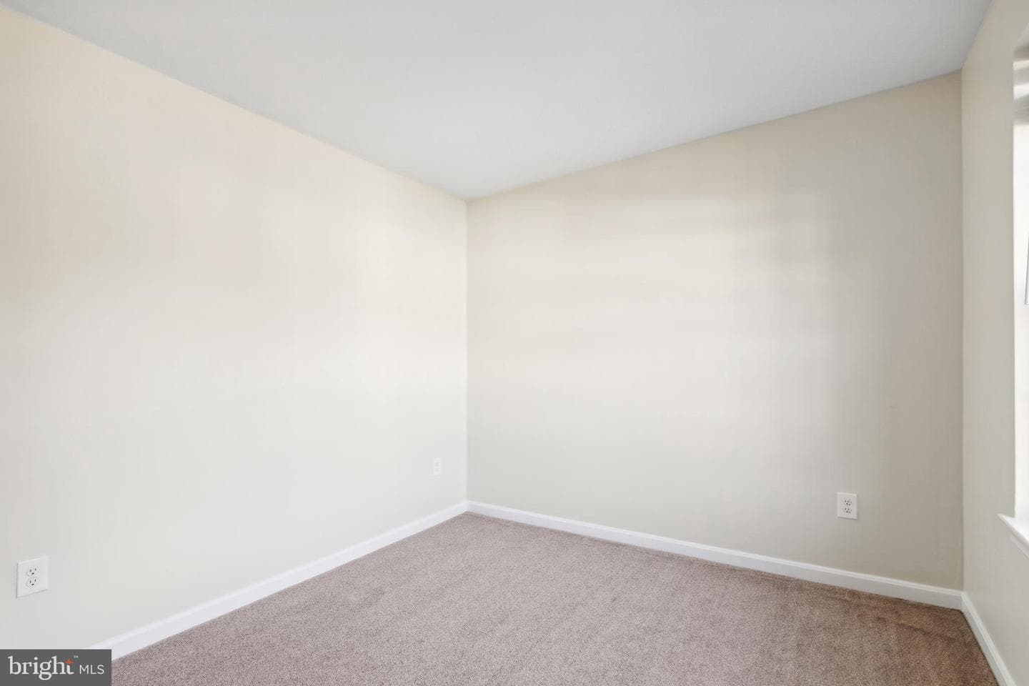 907 Boundary Avenue photo 44