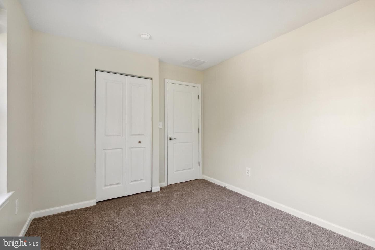 907 Boundary Avenue photo 45