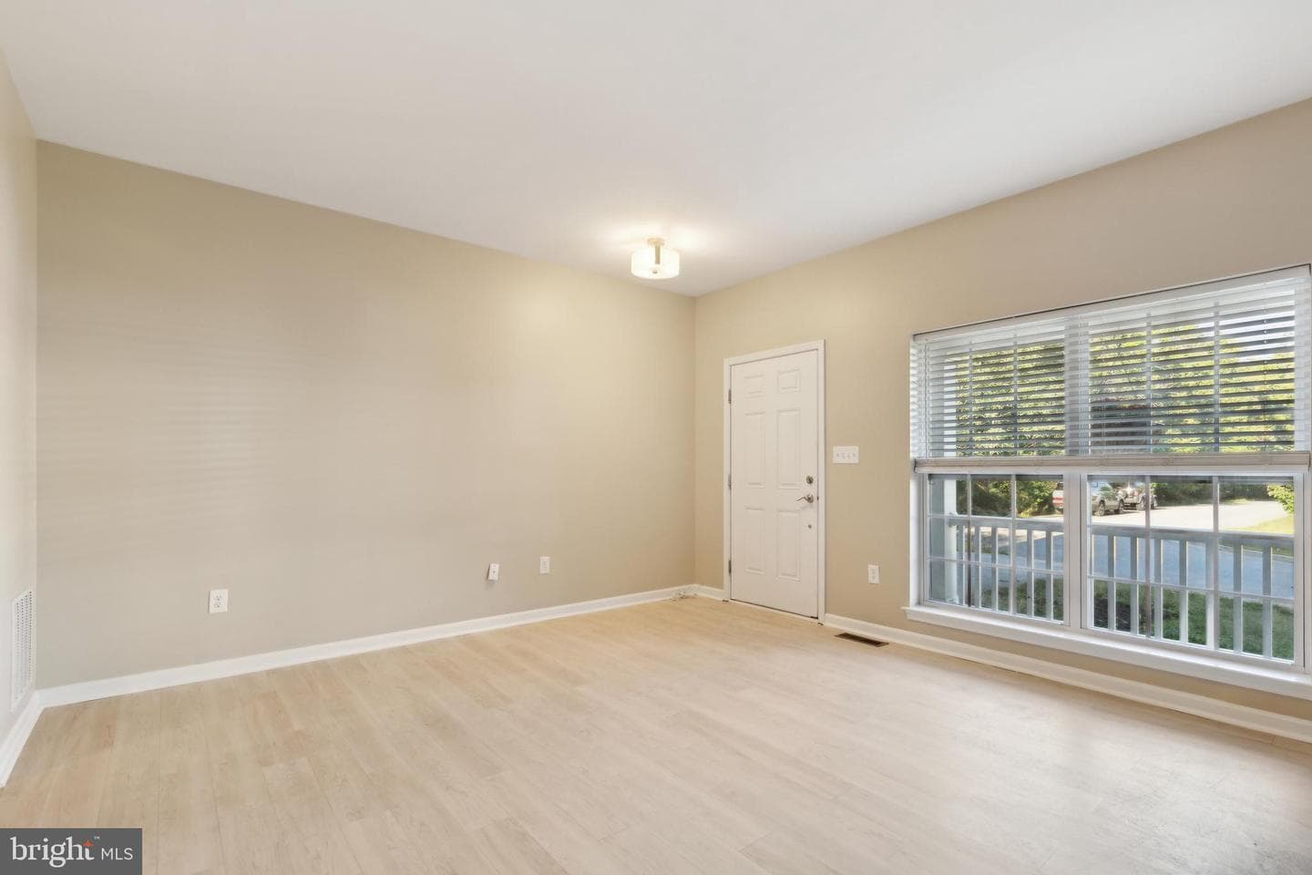 907 Boundary Avenue photo 5