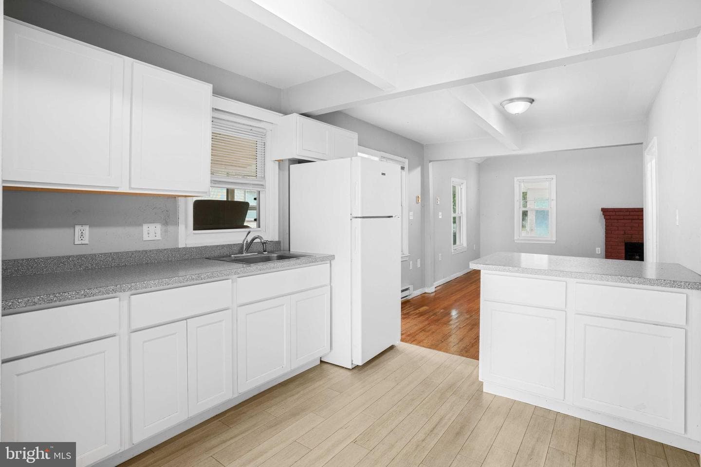 1196 Maple Avenue photo 9