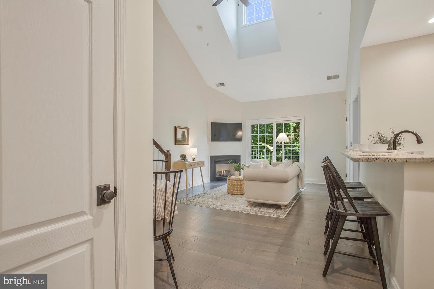 608 Melvin Avenue #203 photo 3