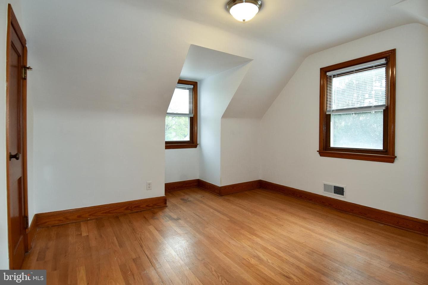 500 Dogwood Drive photo 33