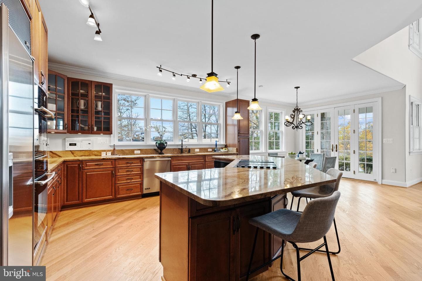 530 Edgewater Road photo 8