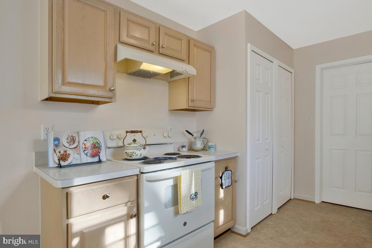 1165 Maple Avenue photo 10
