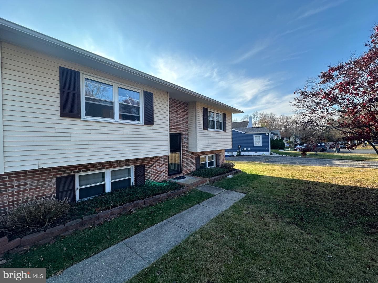 1121 Holmespun Drive photo 2