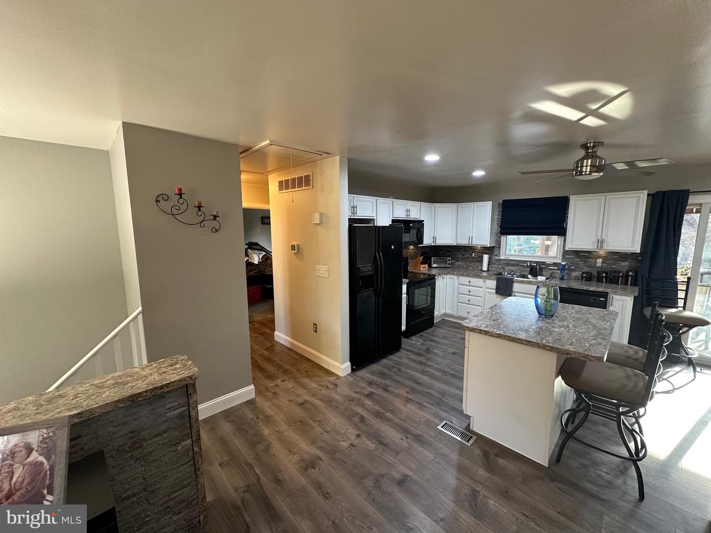 1121 Holmespun Drive photo 3