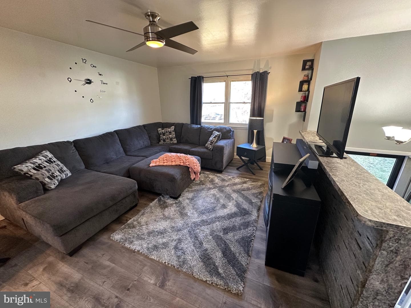 1121 Holmespun Drive photo 6