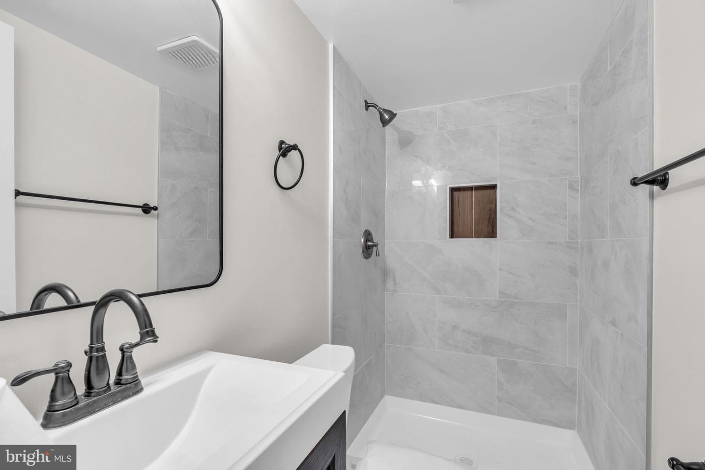 1409 Damsel Lane photo 28