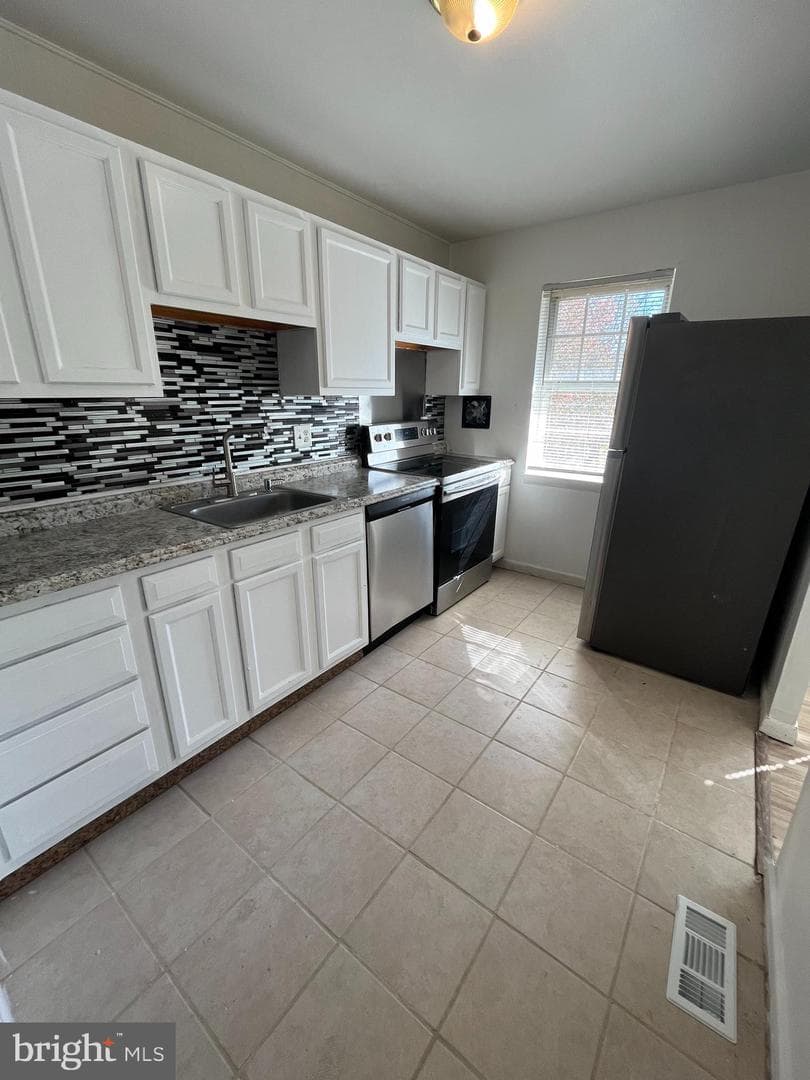 8227 Dunfield Court photo 6