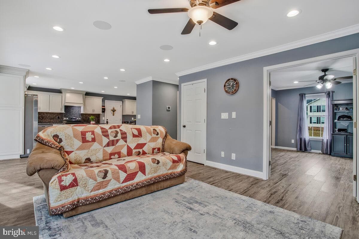 7639 Jeannine Avenue photo 23