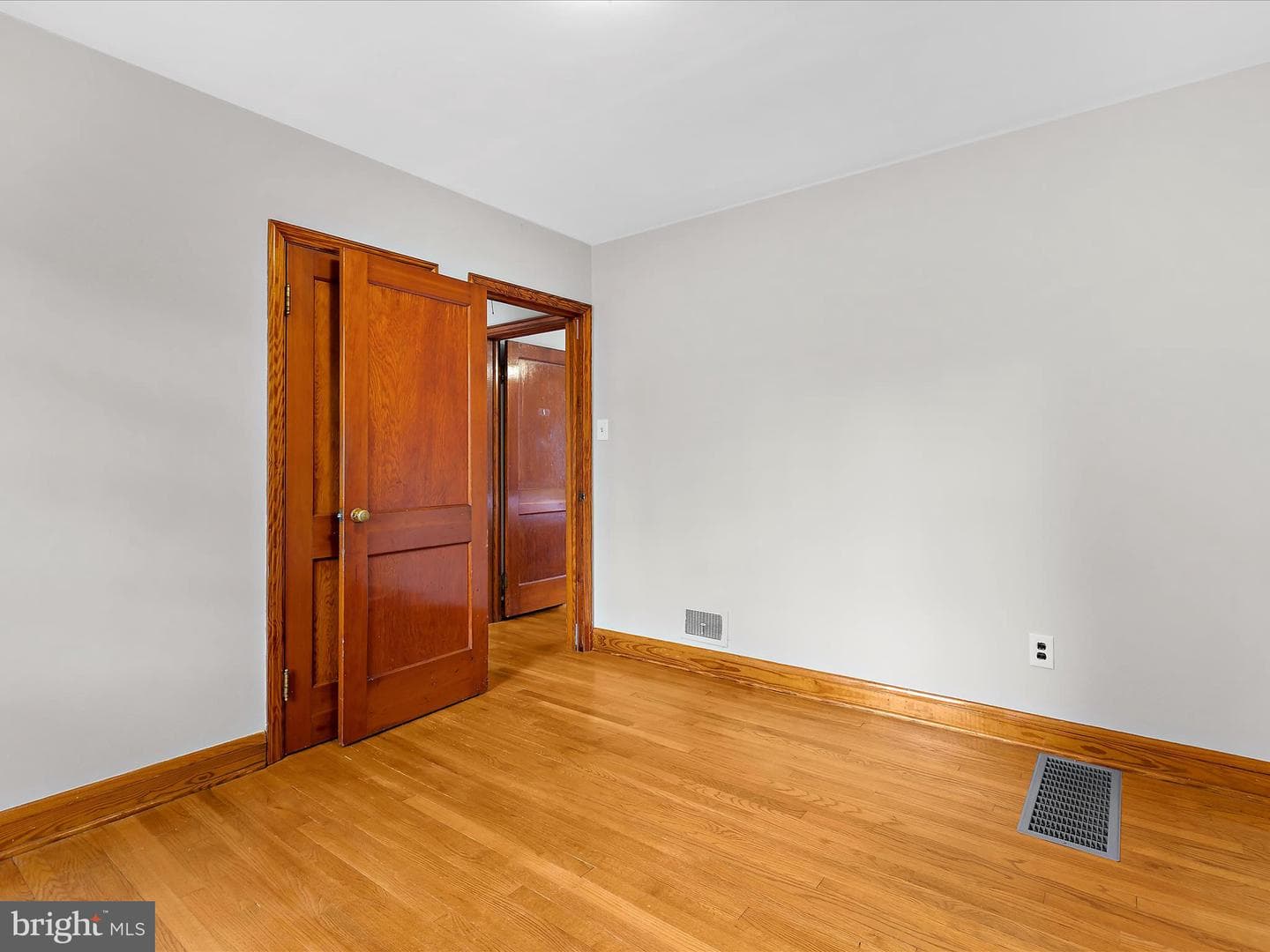 100 Sycamore Road photo 25
