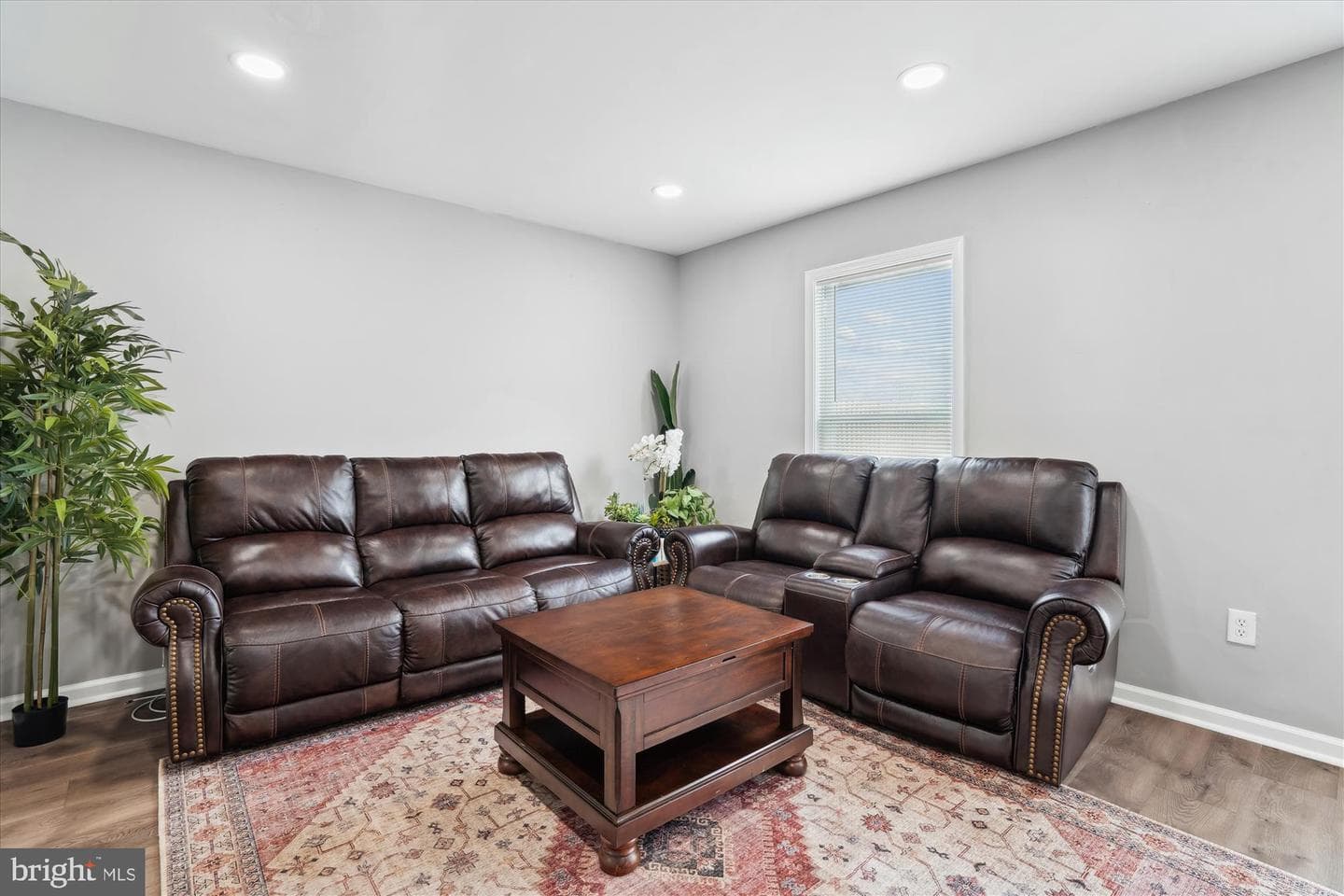 208 Emerson Avenue photo 9
