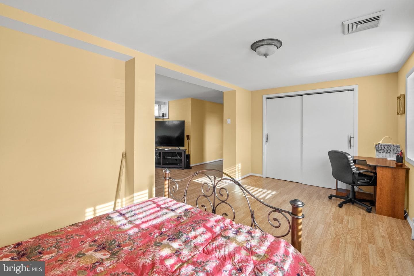 1022 Tyler Avenue photo 4