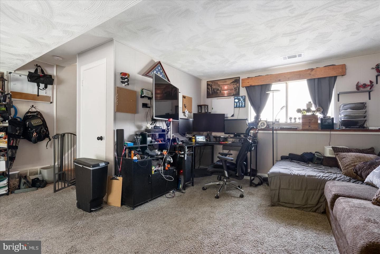 450 Phirne Court E photo 20