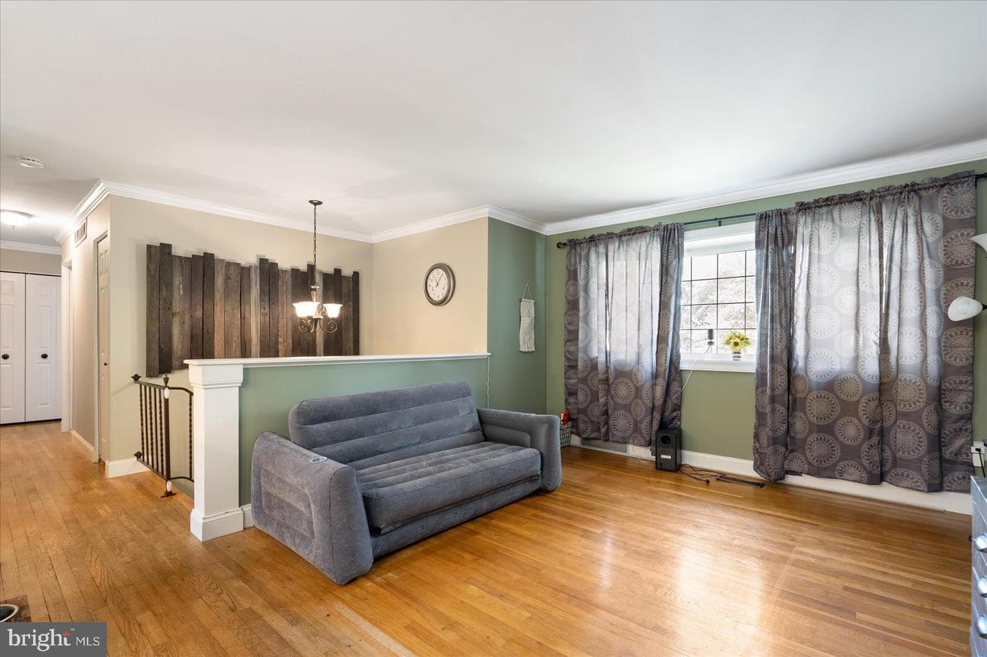 450 Phirne Court E photo 3