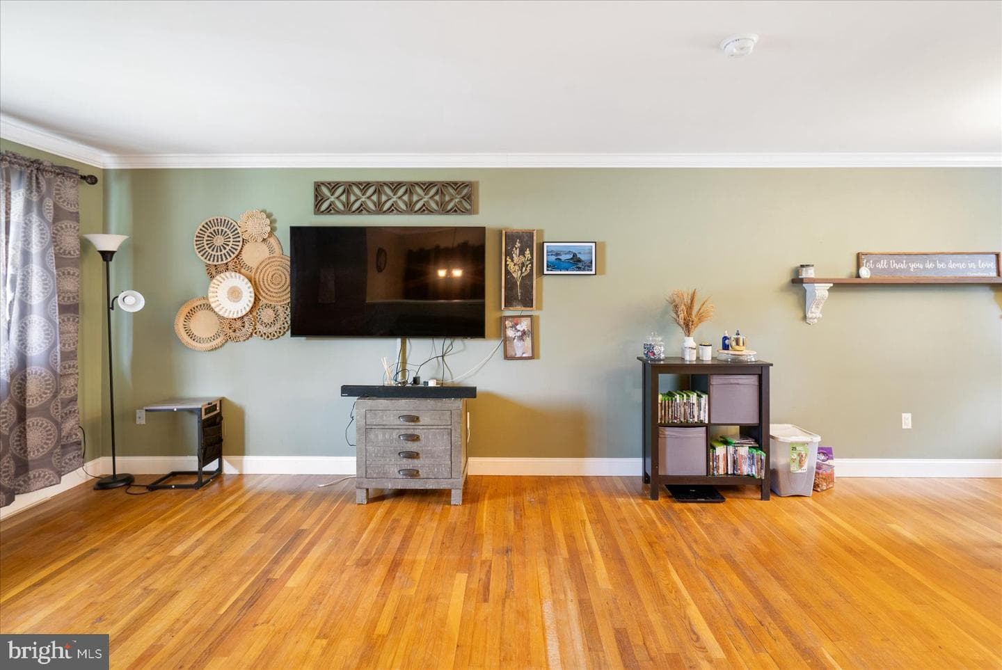 450 Phirne Court E photo 4