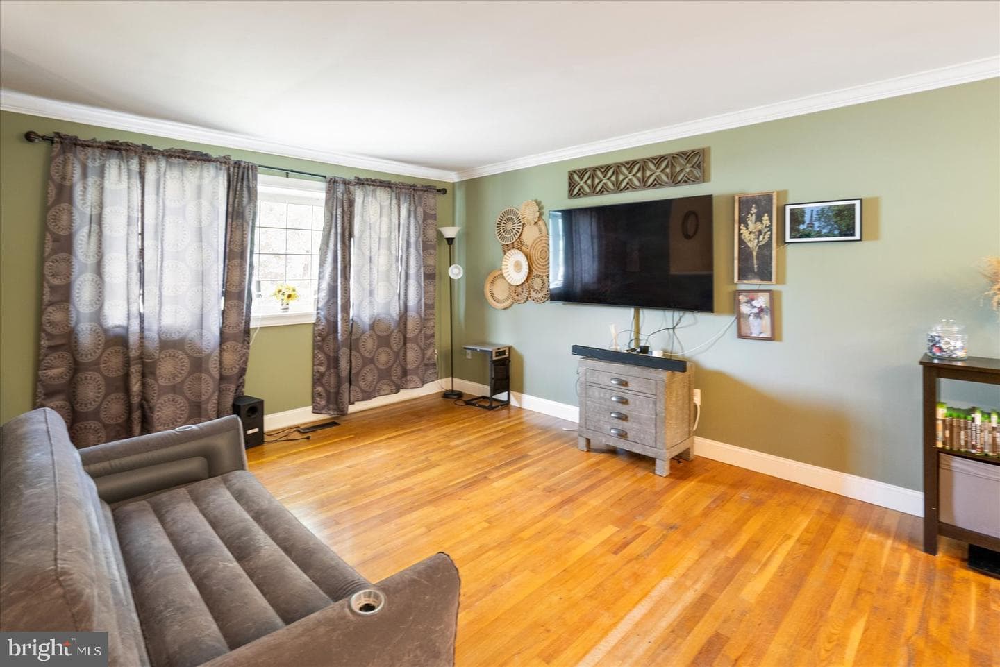 450 Phirne Court E photo 5