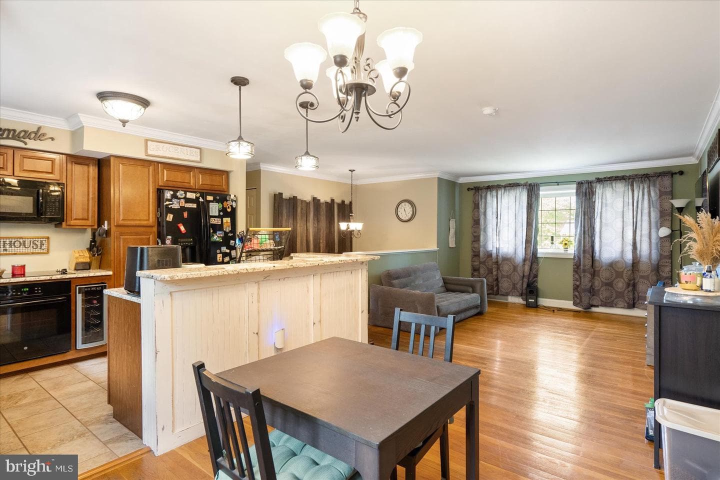 450 Phirne Court E photo 7