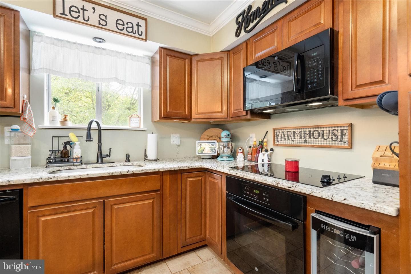 450 Phirne Court E photo 8