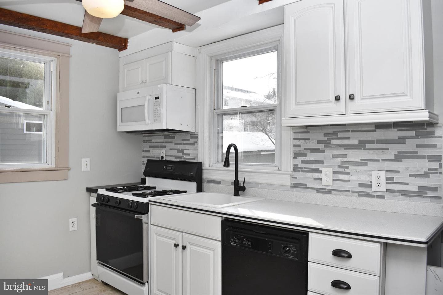 404 Darlene Avenue photo 10