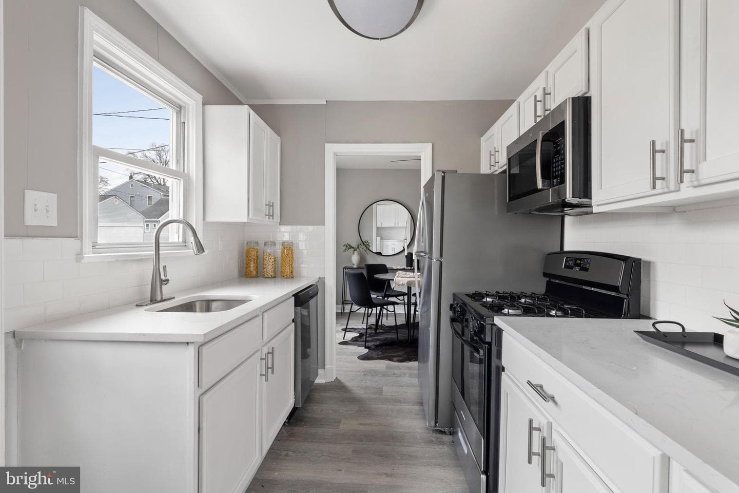 408 Laura Avenue photo 3