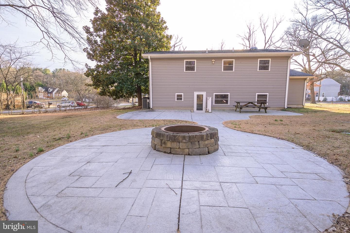 858 Stevenson Road photo 3