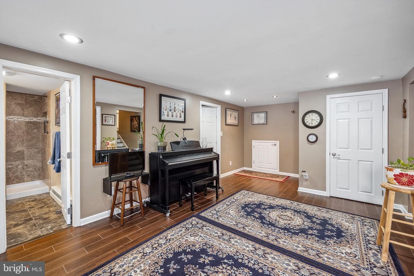 858 Stevenson Road photo 32