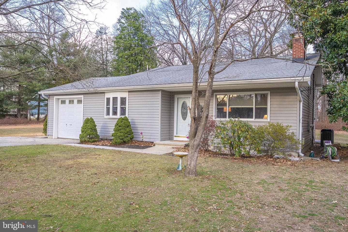 858 Stevenson Road photo 5