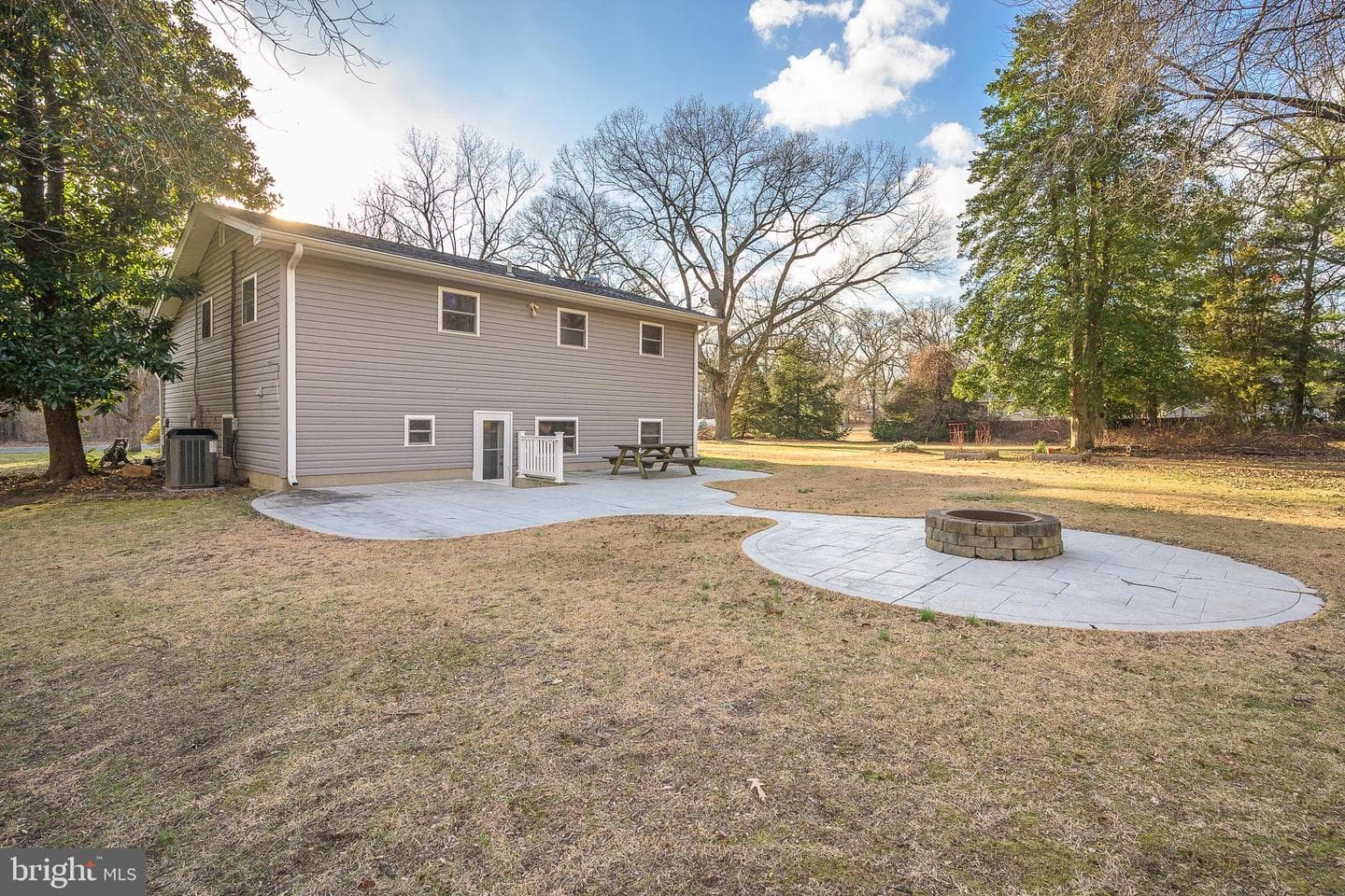 858 Stevenson Road photo 8