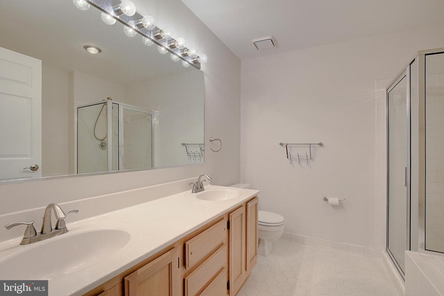 603 Admiral Drive #304 photo 18